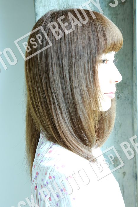 前髪短め光沢ロブスタイル-2
