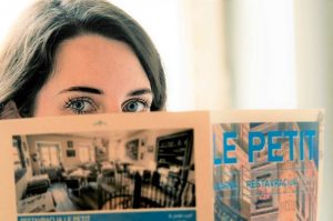 美容師がスタイル写真を見せるお客様をリピートにつなげるには？