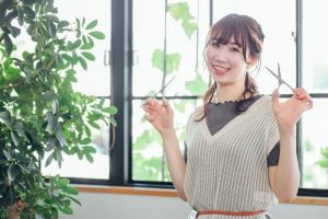 前髪が少ないと悩む40代女性客に提案したいヘアスタイル写真